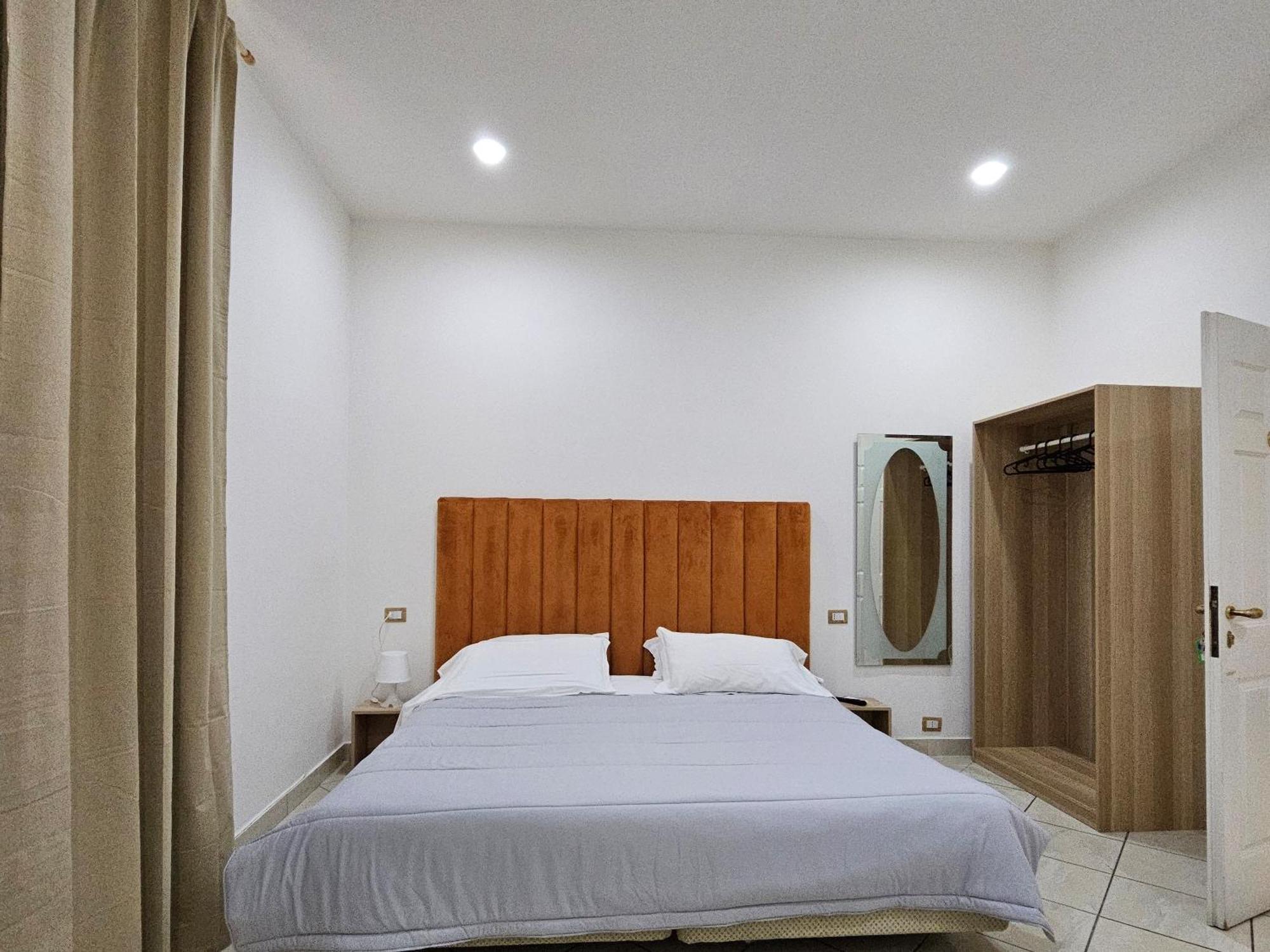 B&B Napoli Centrale Room&Jacuzzi エクステリア 写真